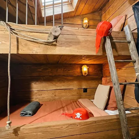 Ferienhaus L'escale Du Corsaire Pirate - 5min Futuroscope - Climatisation - Parking - Au Futurostudio *