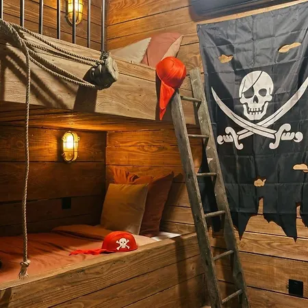 Ferienhaus L'escale Du Corsaire Pirate - 5min Futuroscope - Climatisation - Parking - Au Futurostudio *